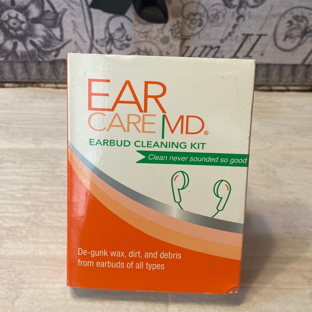 NIB Ear Bud Cleaning System